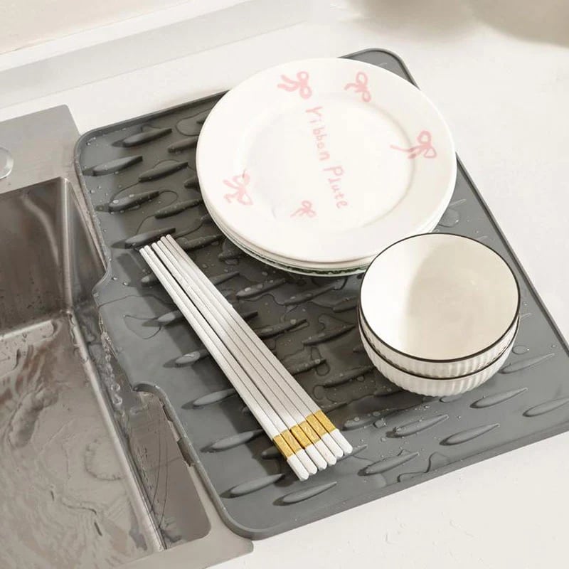 No-Spill Silicone Worktop Saver – Heat-Resistant & Non-Slip Mat for Drip-Free Drying